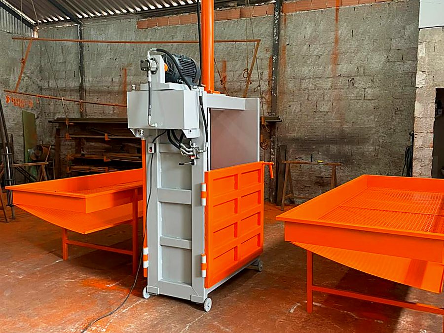 Equipamentos em fabricação no galpão da TCMAQ